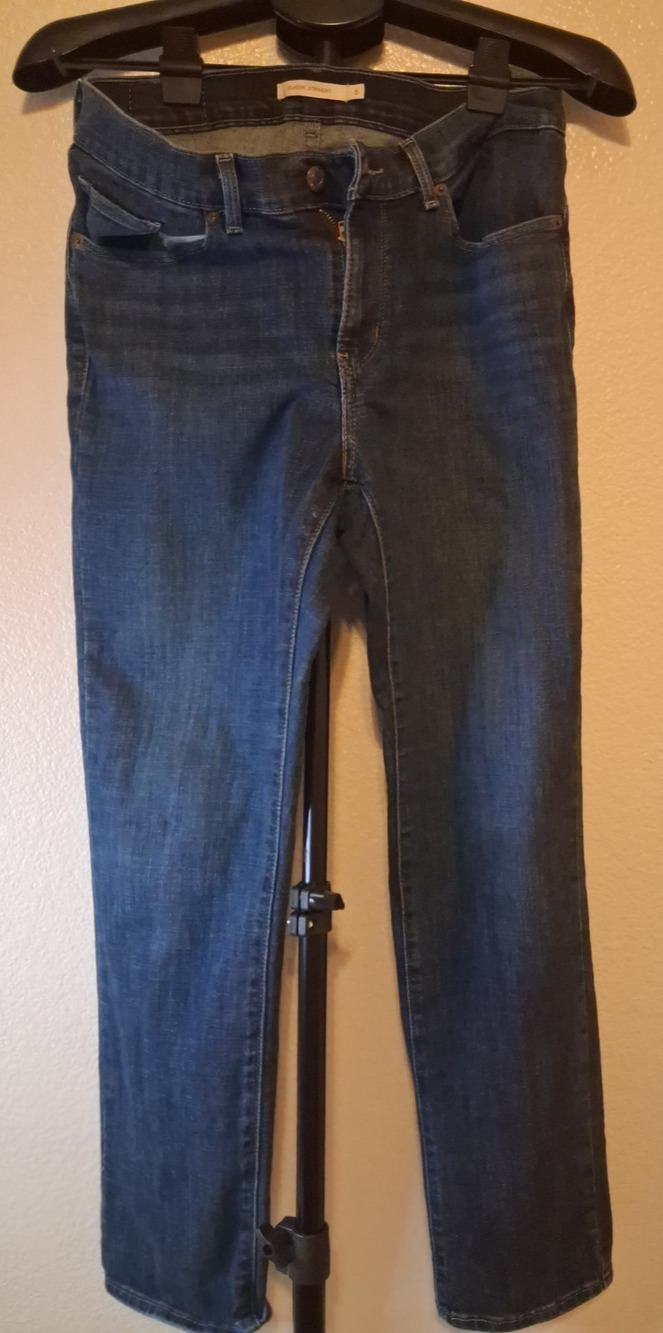 Levis Classic straight Dark Blue Jeans Women's size 6.